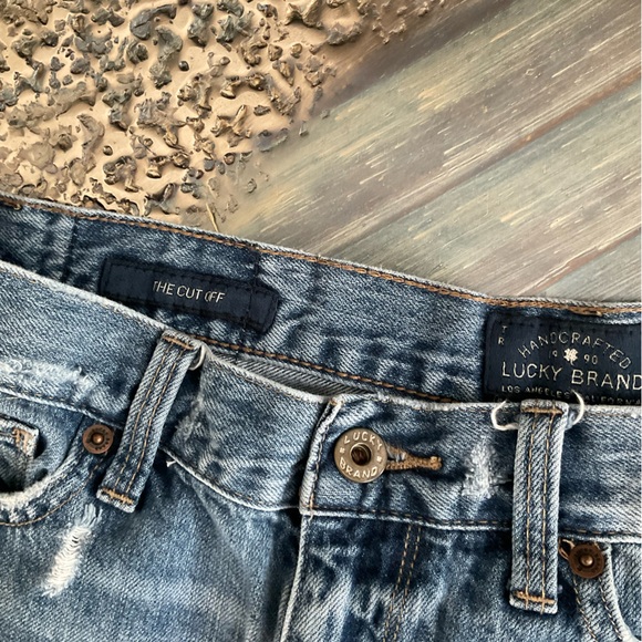 Lucky Brand The Cut Off denim shorts size 4/27 distressed - Picture 5 of 7